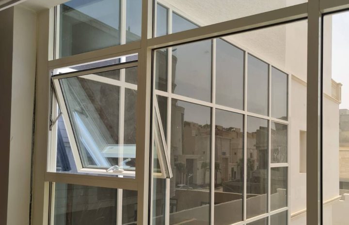 hinge window